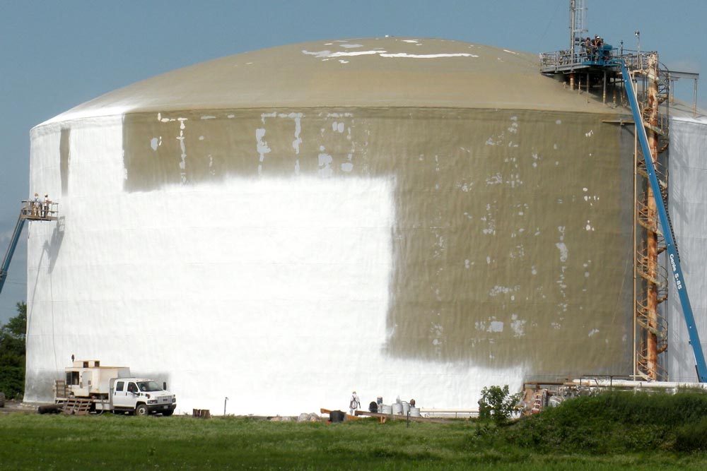 Insulation of oil and gas tanks